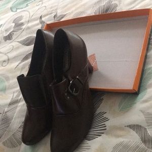 Dark brown size 9 Pierre Dumas professional and casual heel shoes